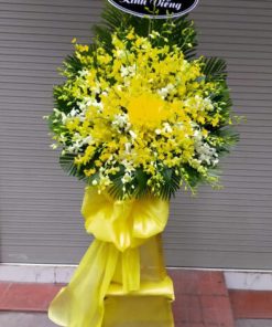 Mẫu Vòng Hoa Viếng Màu Vàng