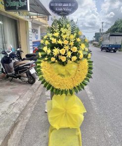 Mẫu Vòng Hoa Viếng Tone Vàng | Vòng Hoa Tang Lễ Trang Trọng