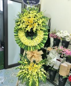 Mẫu Vòng Hoa Viếng Tone Vàng | Hoa Chia Buồn Đẹp
